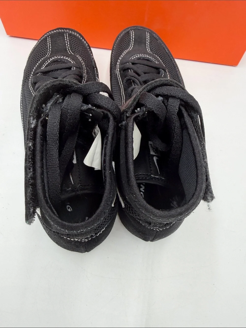 Nike Speedsweep VII wrestling shoes in black and white. - Picture 4 of 7
